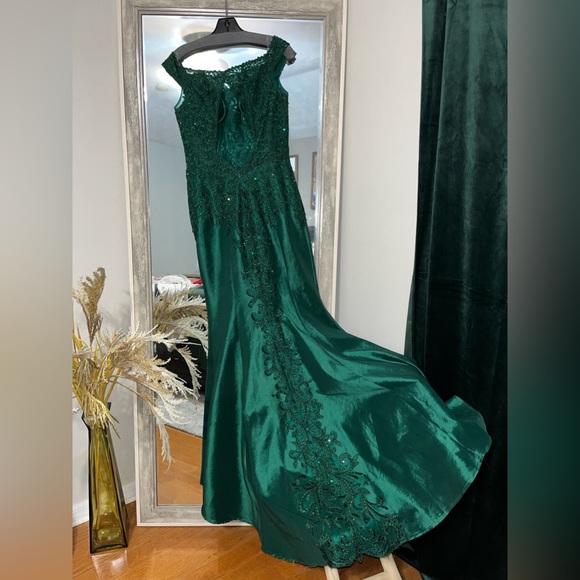 Morilee Madeline Gardner Emerald Green - Picture 8 of 11